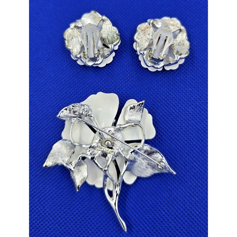 Vintage Sarah Coventry Brooch Summer Magic White Enamel Flower Pin Earrings 1964